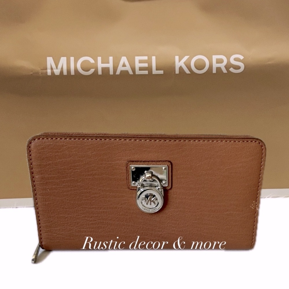 Michael Kors Hamilton Traveler Large  Zip Around Wallet Leather